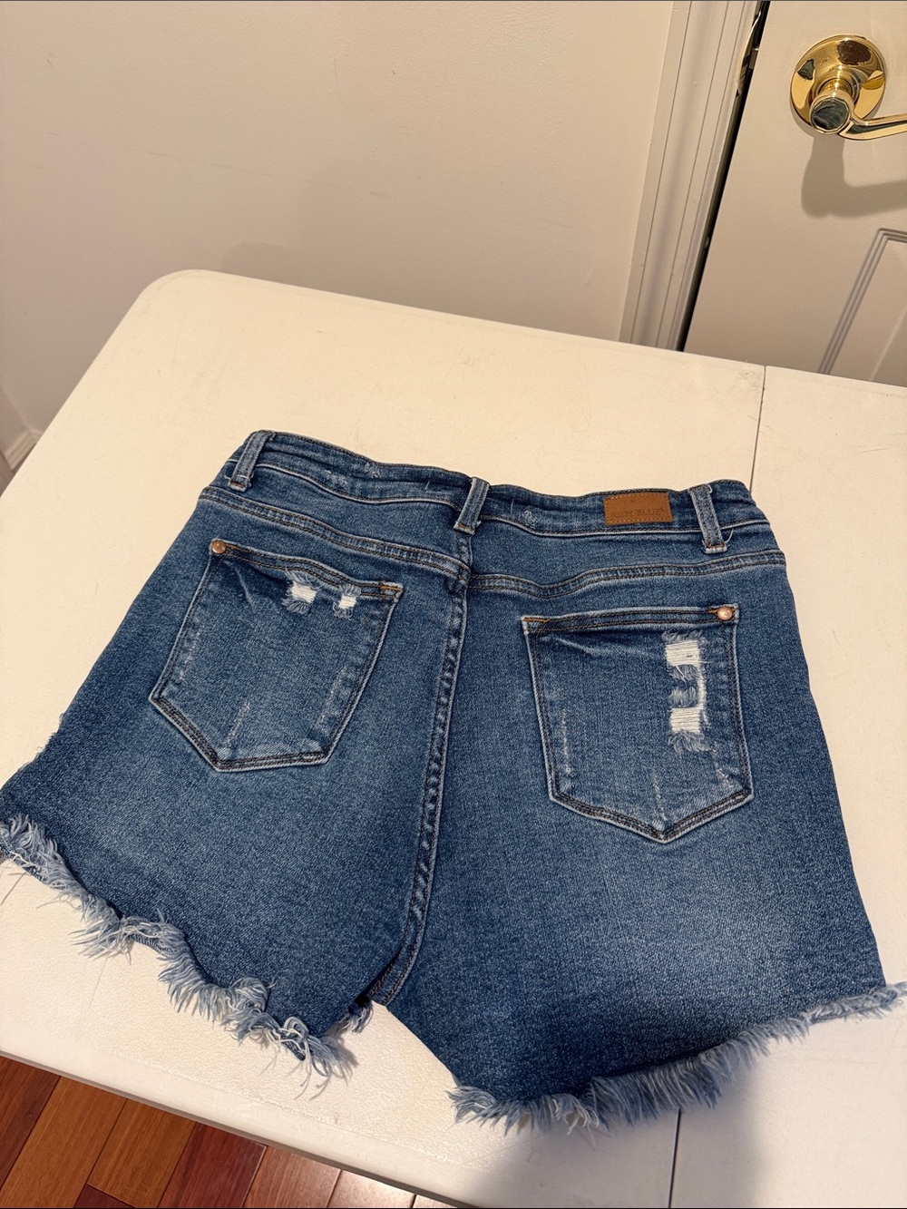 Judy Blue Distressed Denim Shorts Rainbow Sunburst Embroidery 3” Inseam 29 waist - Picture 14 of 16